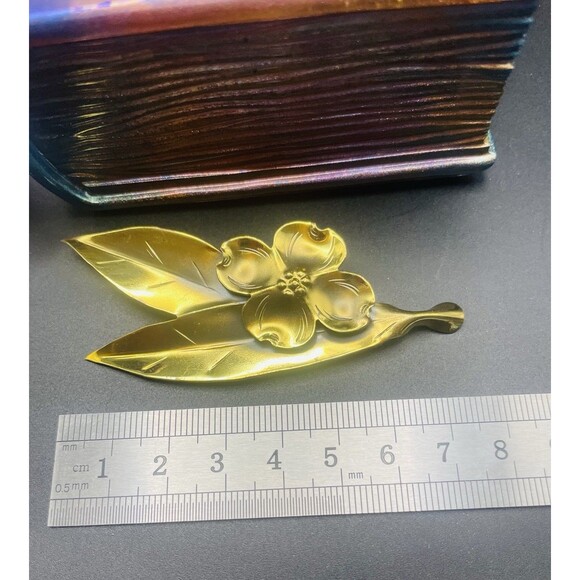 Vintage Stuart Nye Hand Wrought Brass Dogwood Brooch Old Store Stock Made In NC - Picture 5 of 5